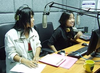 Pimpchanok Janthakul and Punnapha Nathpath host the “Teen Gang” program on Thappraya Radio.